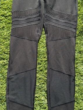 Lululemon Black Mesh Panel Leggings